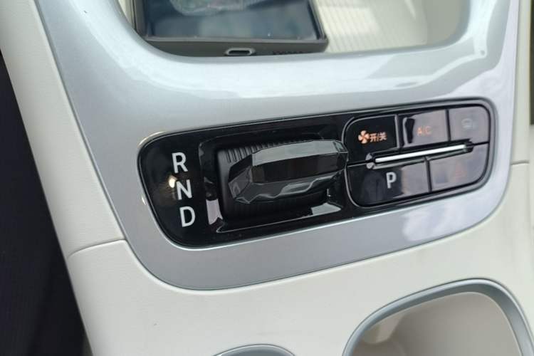 Used Geely Galaxy Geome 2026 Model 410km Carefree Edition Gear Lever