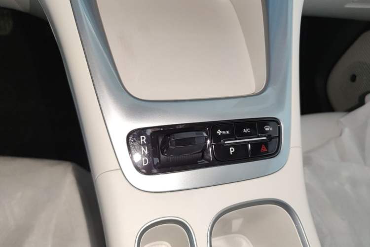 Used Geely Galaxy Geome 2026 Model 310km Youth Edition Gear Lever