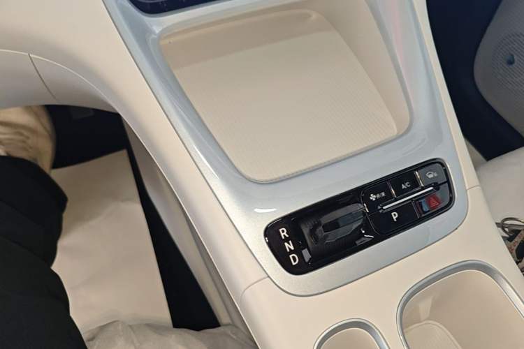 Used Geely Galaxy Geome 2026 Model 410km Freedom Edition Gear Lever
