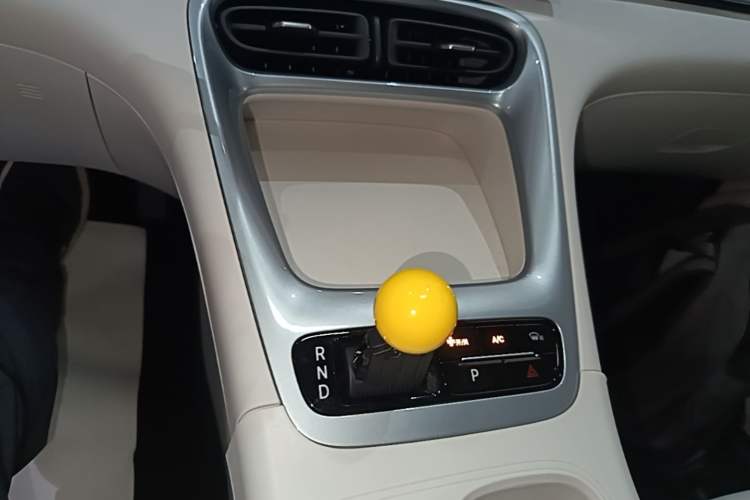 Used Geely Galaxy Geome 2026 Model 310km Youth Edition Gear Lever