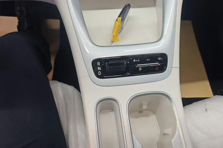 Used Geely Galaxy Geome 2026 Model 310km Youth Edition Gear Lever