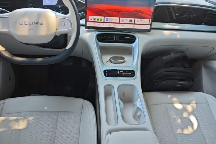 Used Geely Galaxy Geome 2026 Model 410km Freedom Edition Gear Lever