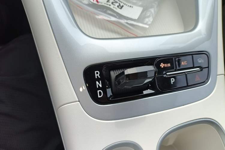 Used Geely Galaxy Geome 2026 Model 310km Youth Edition Gear Lever