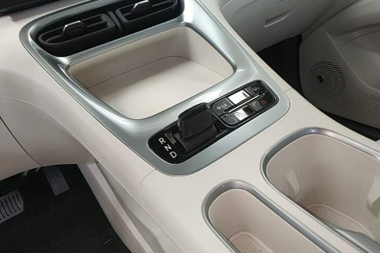 Used Geely Galaxy Geome 2026 Model 310km Youth Edition Gear Lever