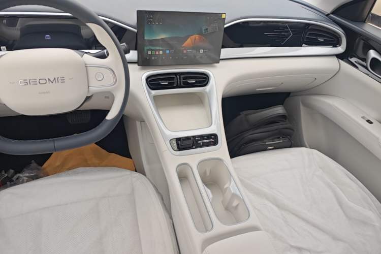Used Geely Galaxy Geome 2026 Model 310km Youth Edition Gear Lever