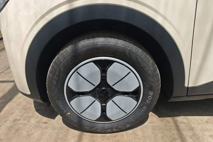 Used Geely Galaxy Geome 2026 Model 310km Youth Edition Left Front Wheel Hub