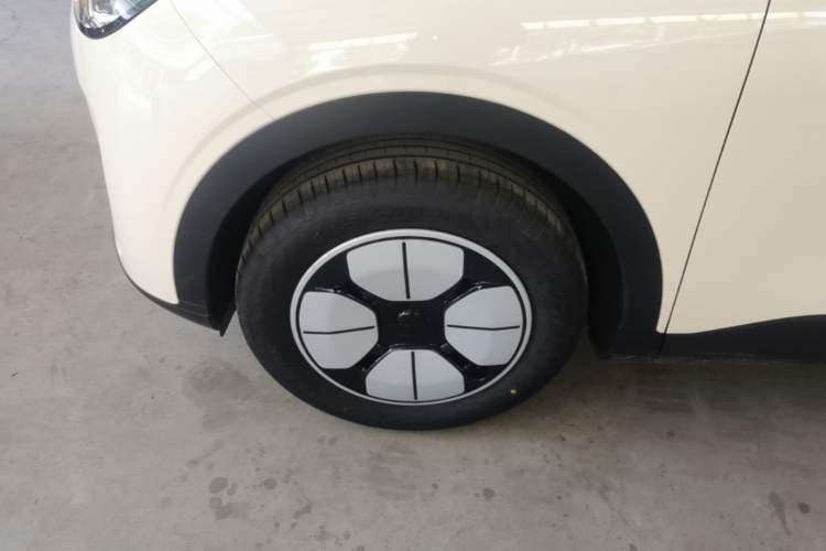 Used Geely Galaxy Geome 2026 Model 310km Youth Edition Left Front Wheel Hub
