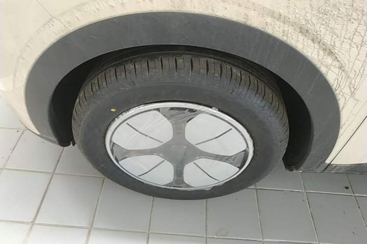 Used Geely Galaxy Geome 2026 Model 310km Youth Edition Left Front Wheel Hub
