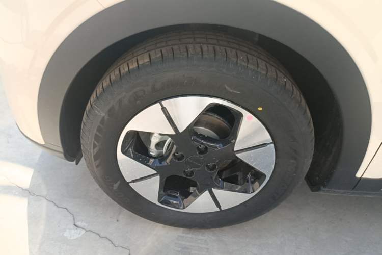Used Geely Galaxy Geome 2026 Model 310km Dream Edition Left Front Wheel Hub