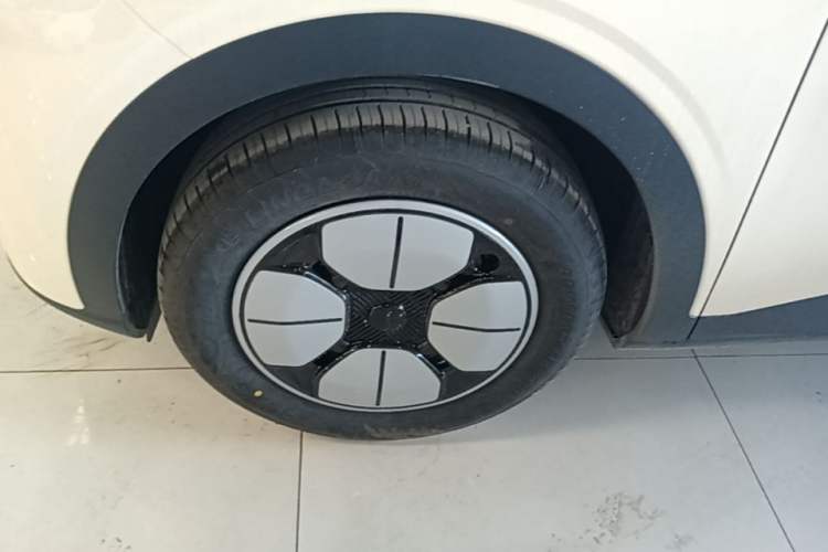 Used Geely Galaxy Geome 2026 Model 310km Youth Edition Left Front Wheel Hub