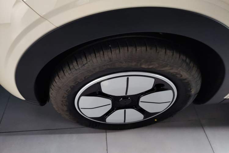 Used Geely Galaxy Geome 2026 Model 310km Youth Edition Left Front Wheel Hub