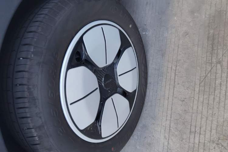 Used Geely Galaxy Geome 2026 Model 310km Youth Edition Left Front Wheel Hub