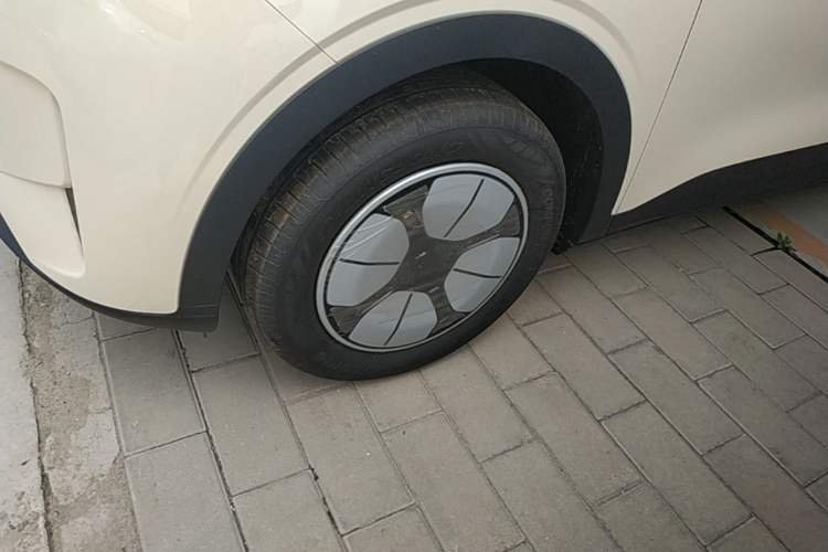 Used Geely Galaxy Geome 2026 Model 310km Youth Edition Left Front Wheel Hub