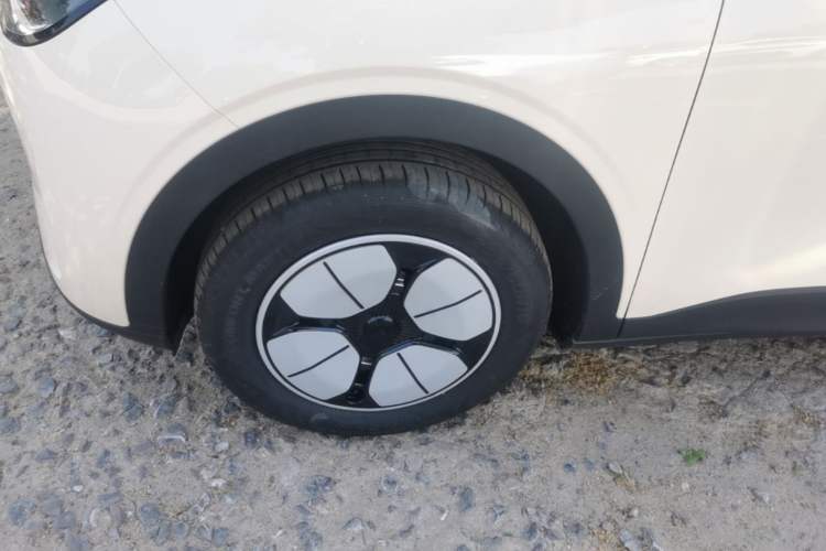 Used Geely Galaxy Geome 2026 Model 310km Youth Edition Left Front Wheel Hub