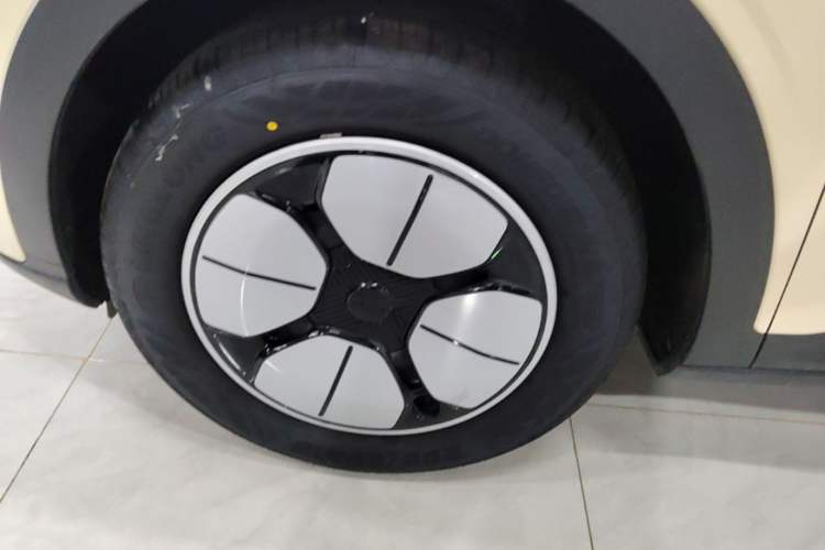 Used Geely Galaxy Geome 2026 Model 310km Youth Edition Left Front Wheel Hub