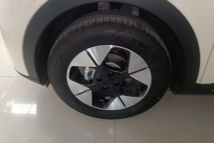 Used Geely Galaxy Geome 2026 Model 310km Dream Edition Left Front Wheel Hub