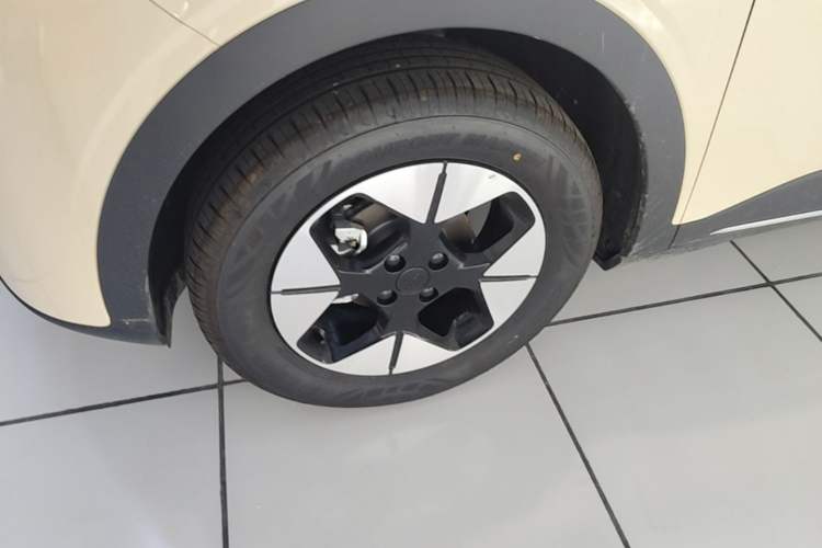 Used Geely Galaxy Geome 2026 Model 310km Dream Edition Left Front Wheel Hub