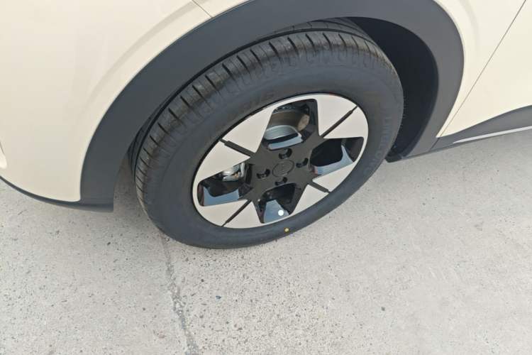 Used Geely Galaxy Geome 2026 Model 310km Dream Edition Left Front Wheel Hub