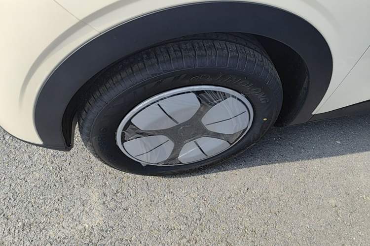 Used Geely Galaxy Geome 2026 Model 310km Youth Edition Left Front Wheel Hub