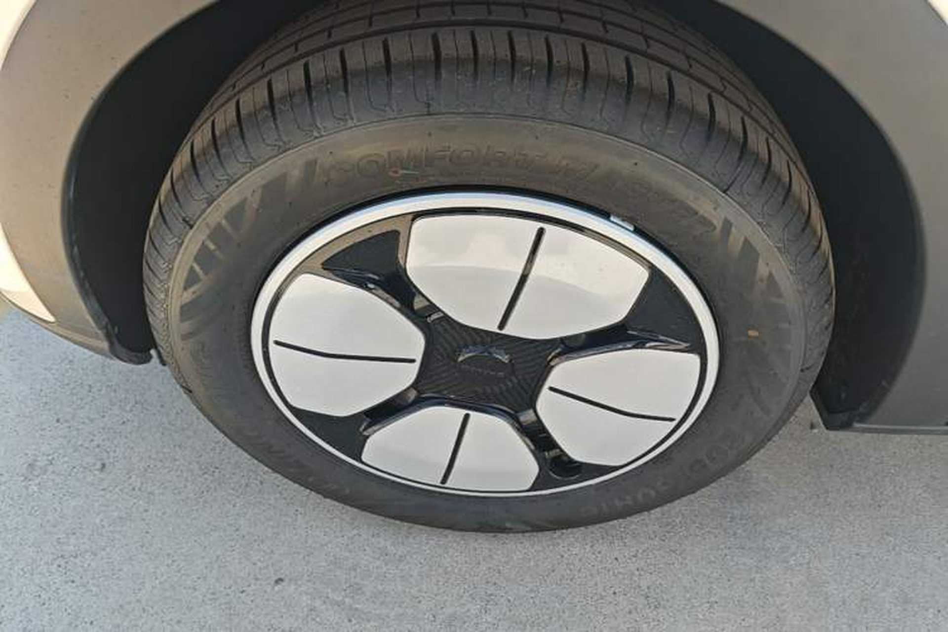 Used Geely Galaxy Geome 2026 Model 310km Youth Edition Left Front Wheel Hub