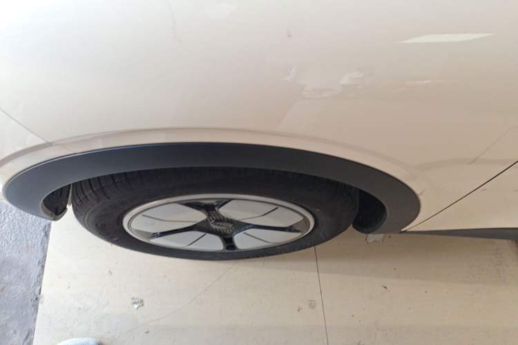 Used Geely Galaxy Geome 2026 Model 310km Youth Edition Left Front Wheel Hub