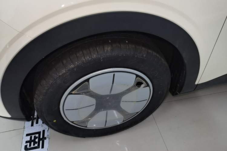 Used Geely Galaxy Geome 2026 Model 310km Youth Edition Left Front Wheel Hub
