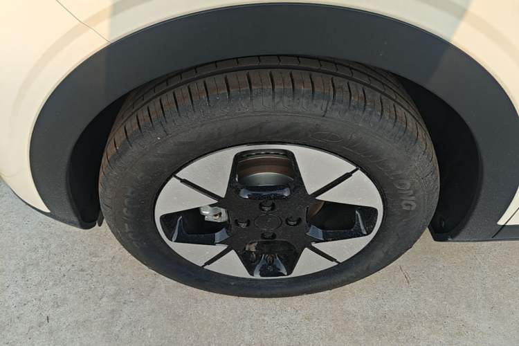 Used Geely Galaxy Geome 2026 Model 310km Dream Edition Left Front Wheel Hub