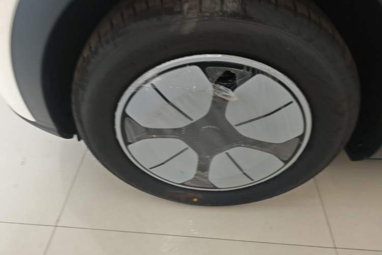 Used Geely Galaxy Geome 2026 Model 310km Youth Edition Left Front Wheel Hub