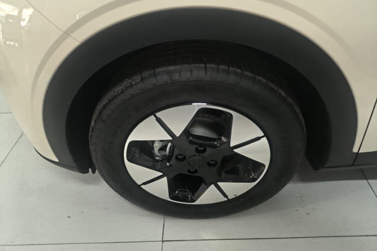 Used Geely Galaxy Geome 2026 Model 310km Dream Edition Left Front Wheel Hub