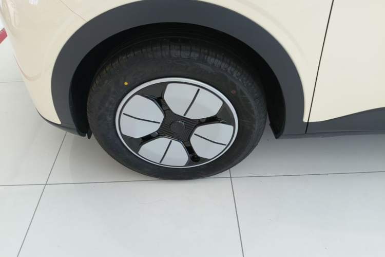 Used Geely Galaxy Geome 2026 Model 310km Youth Edition Left Front Wheel Hub