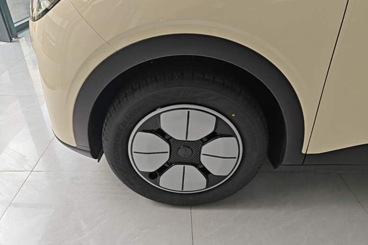 Used Geely Galaxy Geome 2026 Model 310km Youth Edition Left Front Wheel Hub