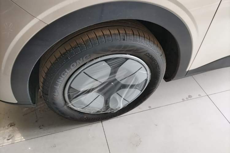 Used Geely Galaxy Geome 2026 Model 310km Youth Edition Left Front Wheel Hub