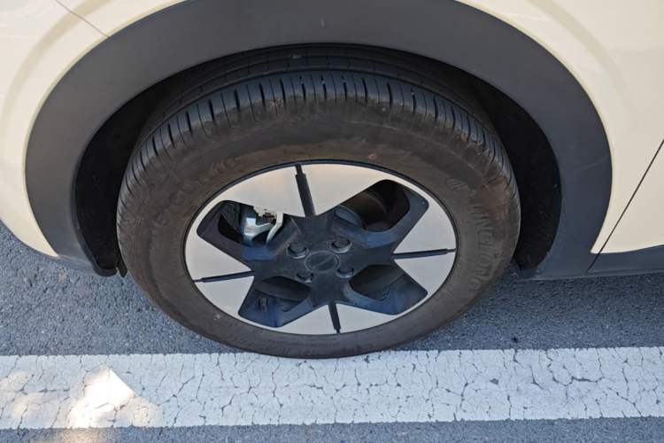 Used Geely Galaxy Geome 2026 Model 410km Freedom Edition Left Front Wheel Hub