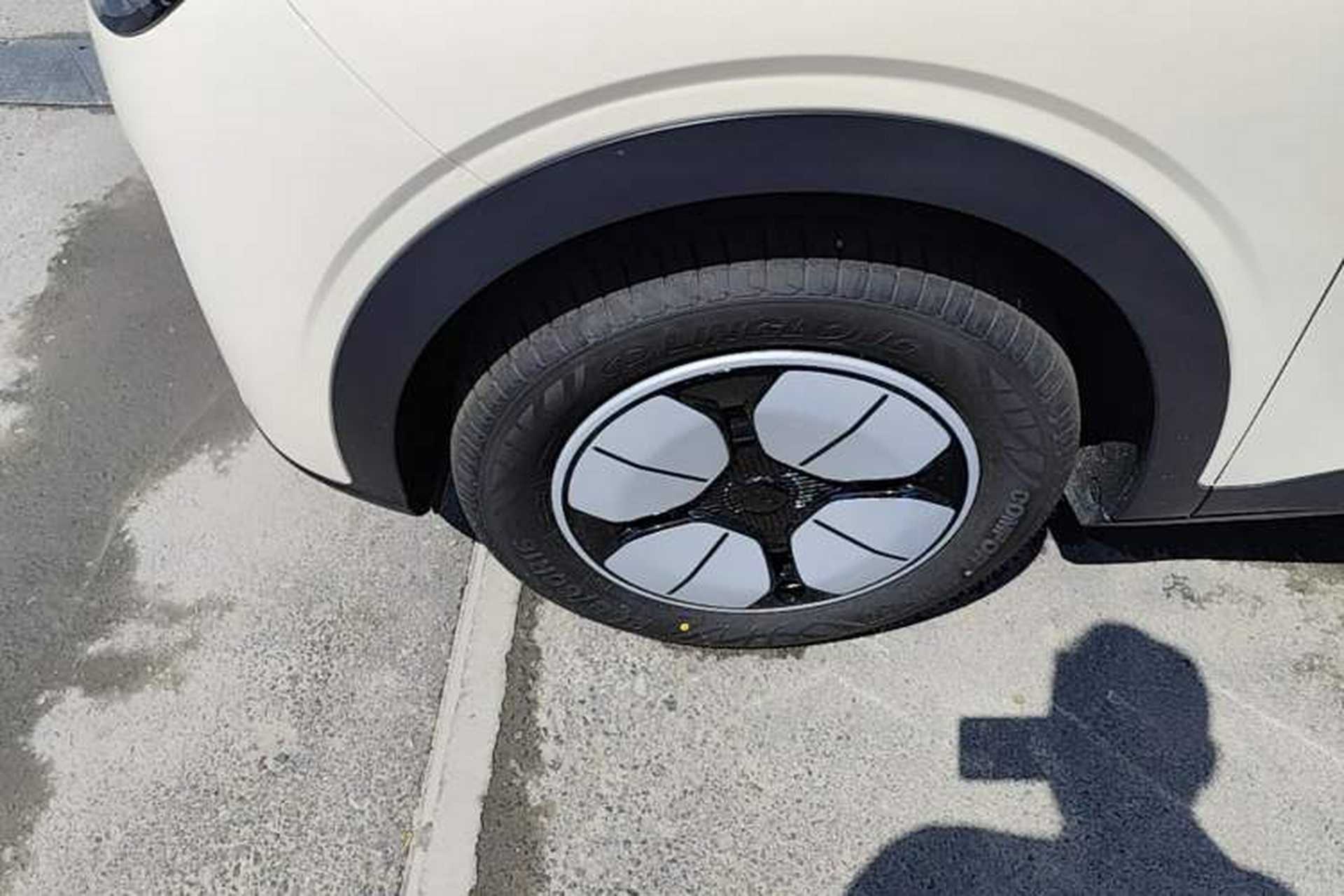 Used Geely Galaxy Geome 2026 Model 310km Youth Edition Left Front Wheel Hub