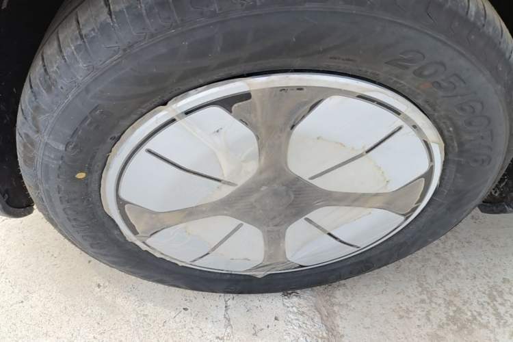 Used Geely Galaxy Geome 2026 Model 310km Youth Edition Left Front Wheel Hub