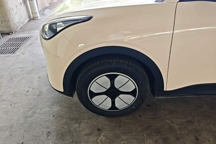 Used Geely Galaxy Geome 2026 Model 310km Youth Edition Left Front Wheel Hub