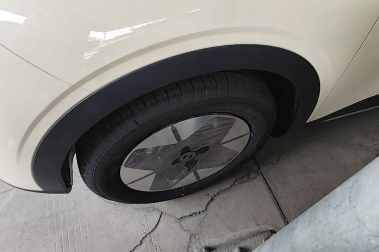 Used Geely Galaxy Geome 2026 Model 310km Dream Edition Left Front Wheel Hub