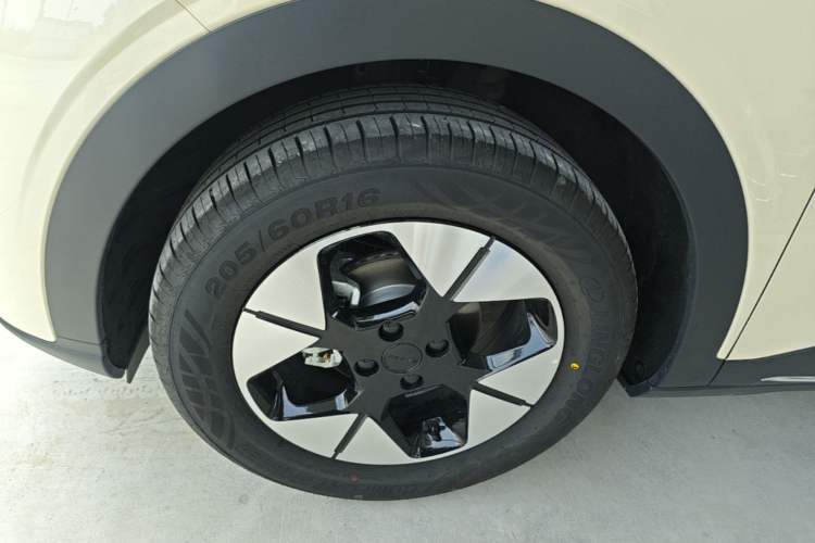 Used Geely Galaxy Geome 2026 Model 310km Dream Edition Left Front Wheel Hub