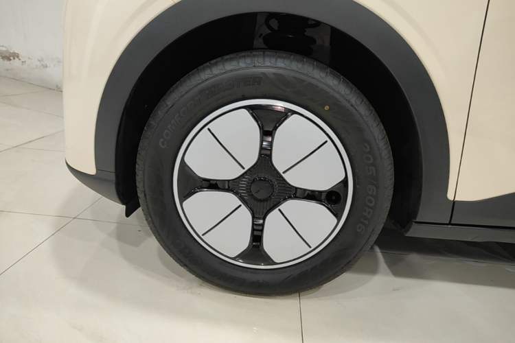 Used Geely Galaxy Geome 2026 Model 310km Youth Edition Left Front Wheel Hub