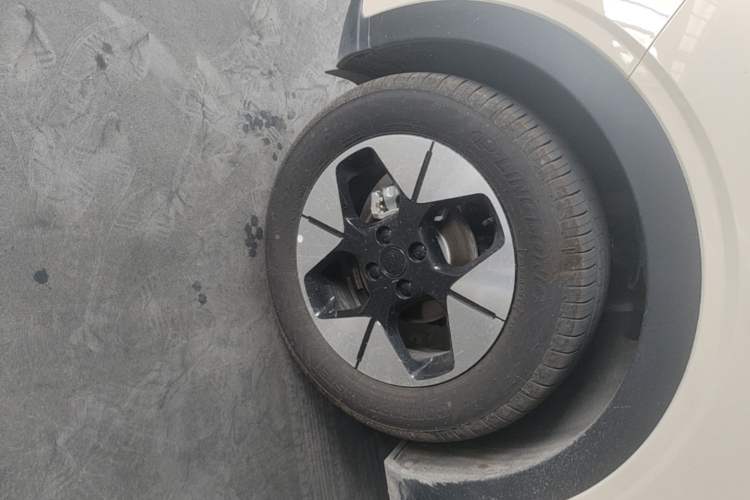 Used Geely Galaxy Geome 2026 Model 310km Dream Edition Left Front Wheel Hub