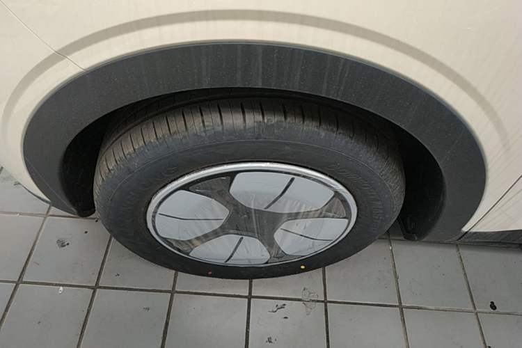 Used Geely Galaxy Geome 2026 Model 310km Youth Edition Left Front Wheel Hub