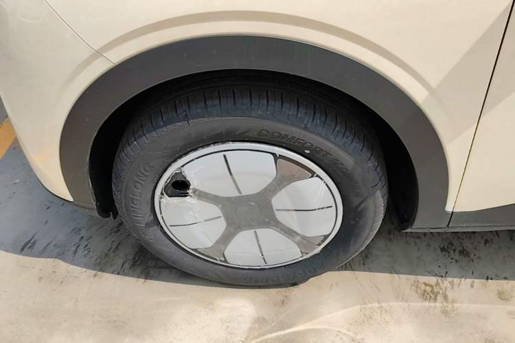 Used Geely Galaxy Geome 2026 Model 310km Youth Edition Left Front Wheel Hub