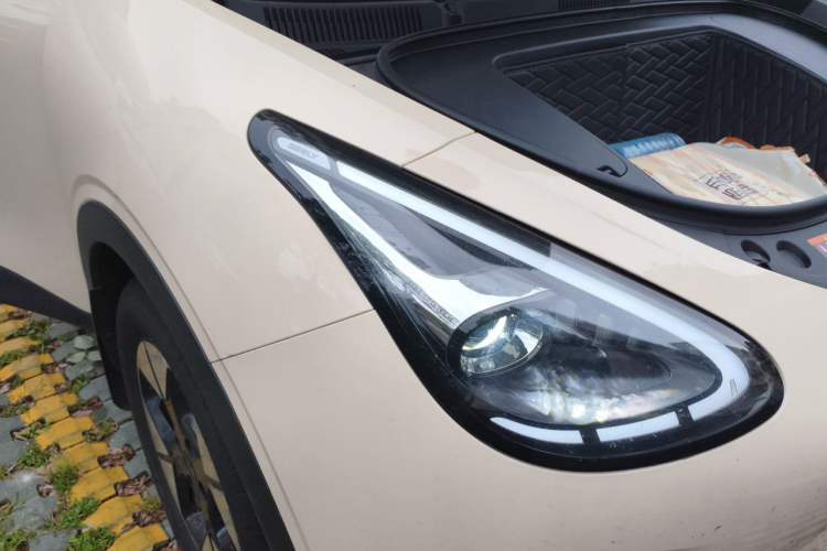 Used Geely Galaxy Geome 2026 Model 410km Freedom Edition Right Front Headlight