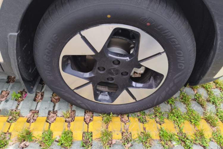 Used Geely Galaxy Geome 2026 Model 410km Freedom Edition Right Front Wheel Hub