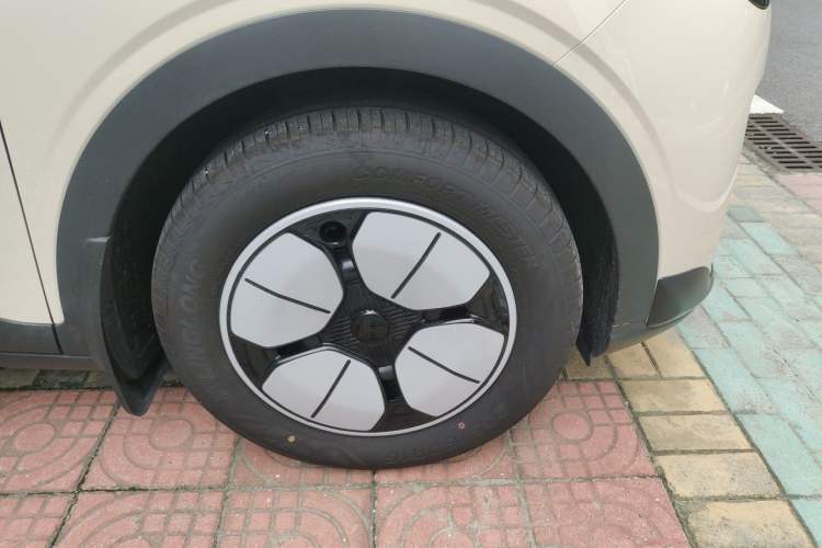 Used Geely Galaxy Geome 2026 Model 310km Youth Edition Right Front Wheel Hub