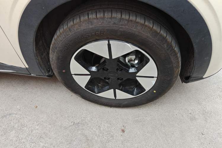 Used Geely Galaxy Geome 2026 Model 310km Dream Edition Right Front Wheel Hub