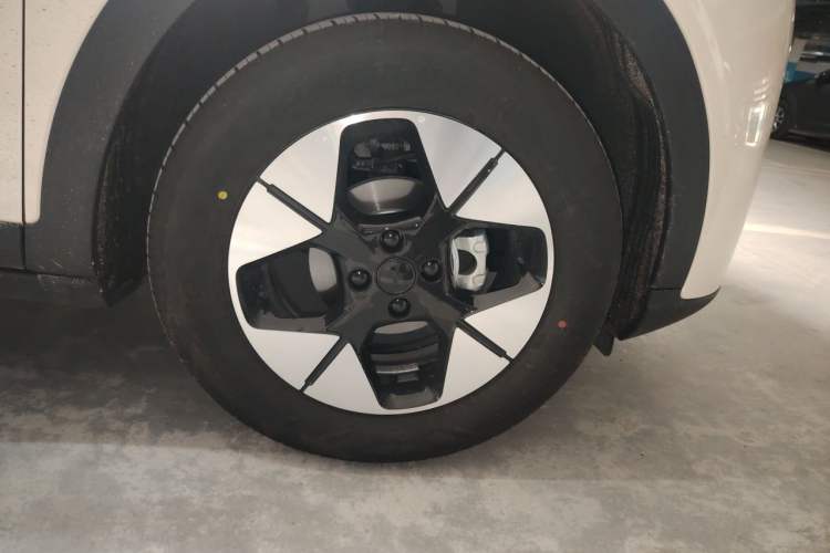Used Geely Galaxy Geome 2026 Model 310km Dream Edition Right Front Wheel Hub