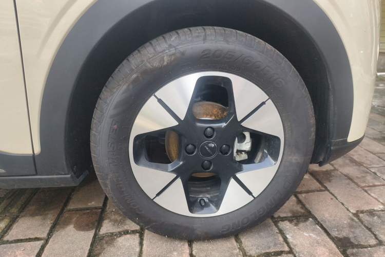 Used Geely Galaxy Geome 2026 Model 310km Dream Edition Right Front Wheel Hub