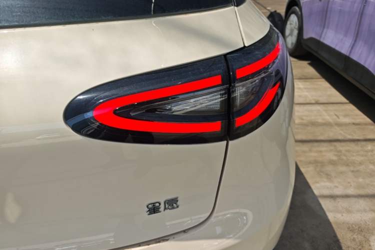 Used Geely Galaxy Geome 2026 Model 310km Youth Edition Right Rear Taillight