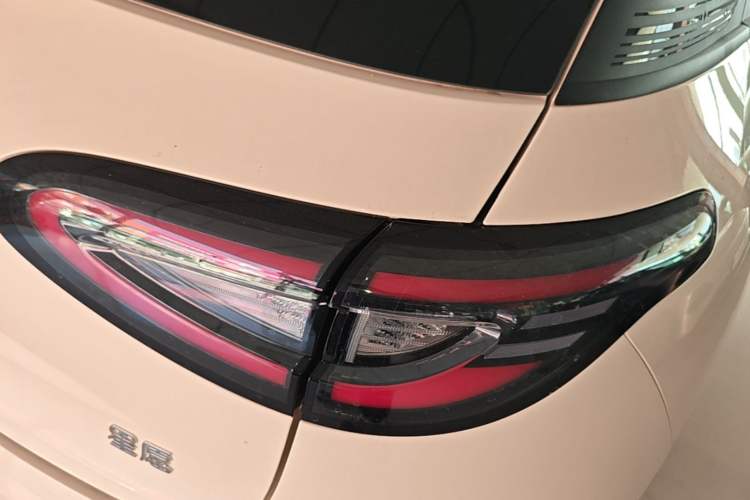 Used Geely Galaxy Geome 2026 Model 310km Youth Edition Right Rear Taillight